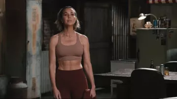 Lululemon Align™ High Rise Pant with Pockets 28 worn by Belle Skinner (Arielle Kebbel) as seen in Marshals (S01E10)
