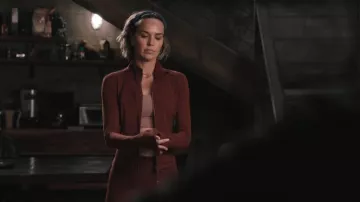 Lululemon Define Jacket in Red Merlot worn by Belle Skinner (Arielle Kebbel) as seen in Marshals (S01E10)