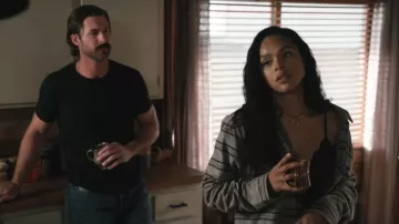 Gente Libre Fiona Longline Bralette llevada por Andrea Cruz (Ash Santos) como se ve en Marshals (S01E10)