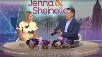 Top de crepé con estampado floral Lela Rose llevado por Jenna Bush Hager tal como se ve en Today with Jenna & Sheinelle el 18 de mayo de 2026