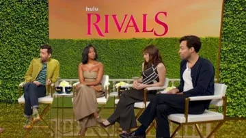 Arregla la camiseta bandeau que lleva Nafessa Williams tal como se ve en Good Morning America el 18 de mayo de 2026