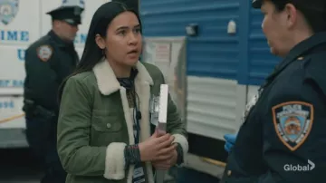 Chaqueta Sherpa Tipo III de Levi's llevada por Alexandra Costello vista en Elsbeth (S03E19)
