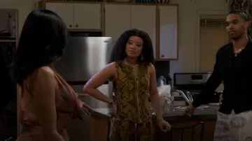 Corset Akira Petit Serpent Thang sexy porté par Eva Thomas (Ambyr Michelle) tel que vu dans Beyond the Gates (S02E86)