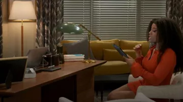 Pareja Yasmine Mini Vestido que lleva Eva Thomas (Ambyr Michelle) como se ve en Más allá de las puertas (S02E87)