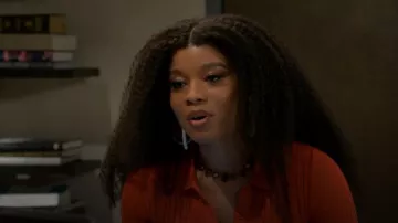 Pendientes Lovisa Neutral Beaded Triple Circle Drop Out que lleva Eva Thomas (Ambyr Michelle) como se ve en Beyond the Gates (S02E87)