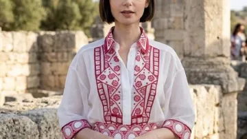 Emily en París Temporada 6 Lily Collins Pantalones cortos rojos impresos