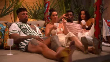 Falda Maxi de encaje Kulani Kinis con corbata lateral Dulces cosas que lleva Ally Lewber en Perfect Match (S04E05)