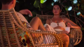 Kulani Kinis Lace Tie Crop Top, Sweet Nothings que lleva Ally Lewbe en Perfect Match (S04E05)