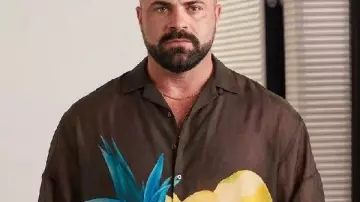 Chemise imprimée de fruits de Below Deck Below comme on le voit dans Below Deck Down Under