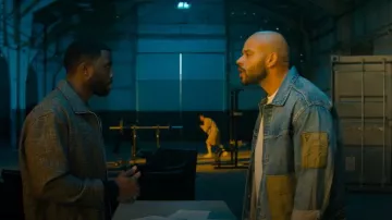 Chaqueta vaquera Alpha Industries Tipo 2 usada por Darren 'Stro' Stroman (Tre Hale) vista en Nemesis (S01E02)