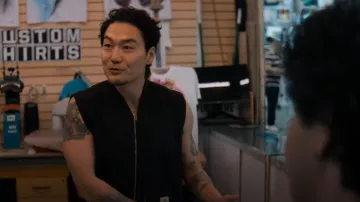 Carhartt WIP Lachlan Gilet worn by Chris Choi (Jonnie Park) as seen in Nemesis (S01E03)