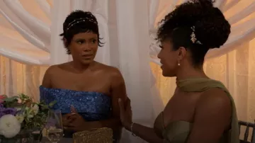 Eliza J Vestido largo de un solo hombro en el costado que lleva June Hughes (Jasmine Burke) como se ve en Más allá de las puertas (S02E88)