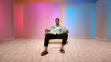 Camisetas de Kevin Seah con estampado de bambú y jengibre Salvia llevadas por Damari Davis en Perfect Match (S04E01)