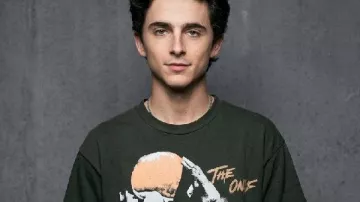 Timothée Chalamet Cavaliers vs Knicks Camiseta en Timothée Chalamet ha llegado al MSG para el primer partido de la ECF ???????????? #shorts