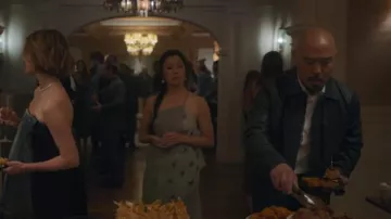 Fendi Primavera Verano 2025 llevado por Grace Choi (Chantal Thuy) como se ve en Tus amigos y vecinos (S02E05)