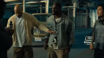 Chaqueta Ksubi Oh G Stagelight Metalik usada por Gideon "Deon" Davis (Quincy Isaiah) como se ve en Nemesis (S01E04)