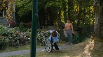 Vans Super Lowpro Sneakers worn by Hannah Wells (Ella Bright) as seen in Off Campus (S01E03)