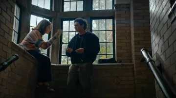 Dickies 85-283 Cargo Canvas Pants worn by Garrett Graham (Belmont Cameli) as seen in Off Campus (S01E03)