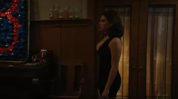 Mini vestido Superdown Skye que lleva Hannah Wells (Ella Bright) visto en Off Campus (S01E04)