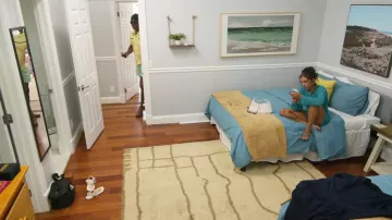 Sandalias tanga de piedra Coco G34818 Channel G34818 que lleva Dara Levitan tal como se ve en Summer House (S10E13)