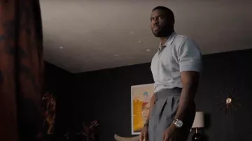 Camisa polo de punto gofre Zegna Mélange usada por Coltrane Wilder (Y'lan Noel) como se ve en Nemesis (S01E05)