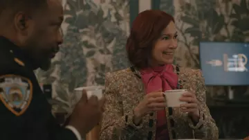 Veste en tweed romain Milly portée par Elsbeth Tascioni (Carrie Preston) telle que vue dans Elsbeth (S03E20)