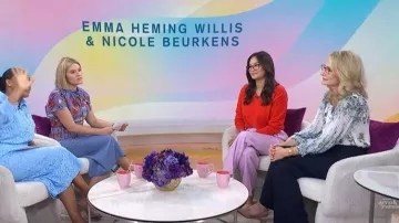 Pantalones plisados Zara Wide Led usados por Emma Heming Willis, como se ve en Today with Jenna & Sheinelle el 27 de mayo de 2026