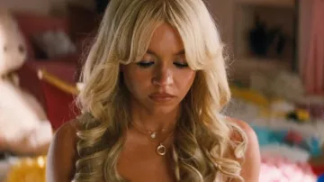 Cartier Trinity Pendant Medium Model Diamonds worn by Cassie Howard (Sydney Sweeney) as seen in Euphoria (S03E06)