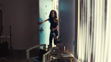 Balenciaga Hourglass Top Handle Bag worn by Maddy Perez (Alexa Demie) as seen in Euphoria (S03E07)