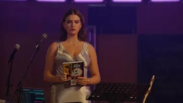Robe nuisette Sndys Tove portée par Hannah Wells (Ella Bright) vue dans Off Campus (S01E08)