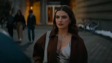 H&M Heart-Pendant Necklace worn by Hannah Wells (Ella Bright) as seen in Off Campus (S01E08)