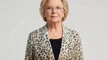 Dutton Ranch S01 Beulah Jackson Leopard Print Blazer worn by Beulah Jackson (Annette Bening) as seen in Dutton Ranch (S01)