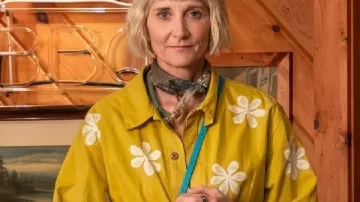 The Four Seasons Kerri Kenney Yellow Daisy Print Jacket worn by Anne Pagano (Kerri Kenney-Silver) as seen in The Four Seasons (S02)