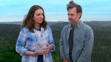 Rails Hunter Shirt worn by Kate (Tina Fey) as seen in The Four Seasons (S02E02)