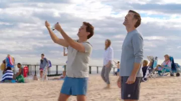 Campeón vigente de los pantalones cortos de entrenamiento elásticos 4-way que lleva Jack (Will Forte) como se ve en The Four Seasons (S02E03)