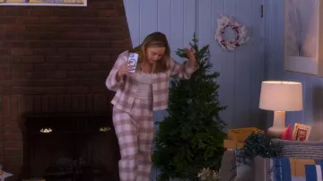 Muji Side Seamless Flannel Pajamas worn by Ginny (Erika Henningsen) as seen in The Four Seasons (S02E08)