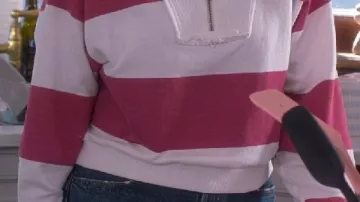 Sudadera con cremallera media que lleva Kate (Tina Fey) en Las Cuatro Estaciones