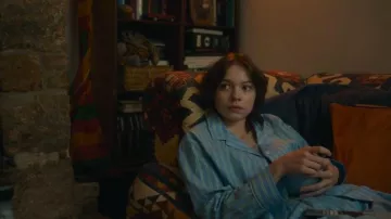 Uniqlo Pyjamas worn by Pip Fitz-Amobi (Emma Myers) as seen in A Good Girl's Guide to Murder (S02E01)