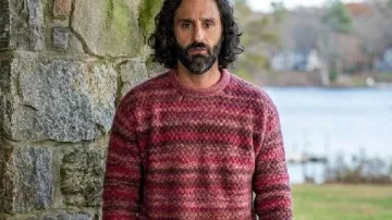 Marco Calvani The Four Seasons S02 Pink Crew-Neck Sweater (Marco Calvani) as seen in The Four Seasons (S02E08)