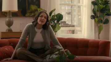 Doên Danae Cashmere Crewneck Cardigan worn by AJ Pascarelli (Ella Hunt) as seen in Not Suitable for Work (S01E01)