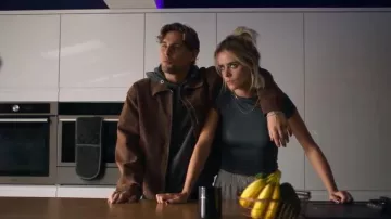 H&M Fitted Microfibre T-Shirt worn by Nat Da Silva (Jessica Webber) as seen in A Good Girl's Guide to Murder (S02E02)