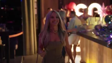 CB Jewelry Gold Choker Necklace worn by Emmy Sharrett as seen in Southern Hospitality (S04E12)