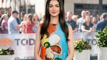El vestido mini de Anne Hathaway de The Today Show 2026 visto en Today Show en Today Show
