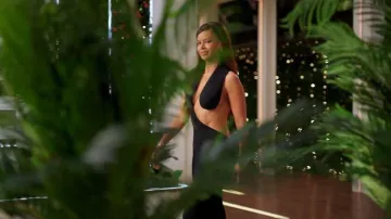 Vestido de camiseta asimétrica imposible de Tom Ford llevado por Ariana Madix tal como se ve en Love Island USA (S08E01)