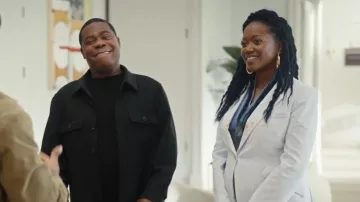 Chaqueta de lana virgen de Loro Piana llevada por Reggie Dinkins (Tracy Morgan) como se ve en La caída y el ascenso de Reggie Dinkins (S01E10)