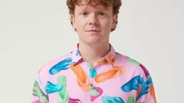 Bad Company Will Gibb Pink Flip Flops Shirt worn by Ryan (Will Gibb) as seen in Bad Company (S01E06)