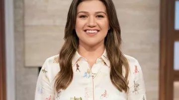 The Kelly Clarkson Show Kelly Clarkson Printed Satin Blouse of Kelly Clarkson in The Kelly Clarkson Show