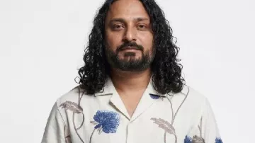 90 Day The Last Resort S3 White Floral Shirt as seen in 90 Day: The Last Resort Between the Sheets