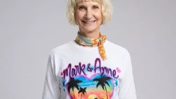 The Four Seasons S02 Kerri Kenney White T-Shirt worn by Anne Pagano (Kerri Kenney-Silver) as seen in The Four Seasons (S02)