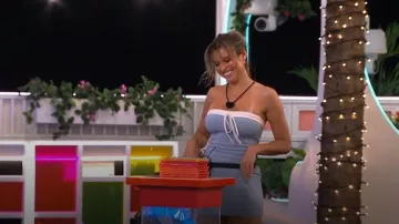 Vestido mini ajustado de verano de Shein en color contraste con corbata bandeau que lleva Kenzie Annis visto en Love Island USA (T8)